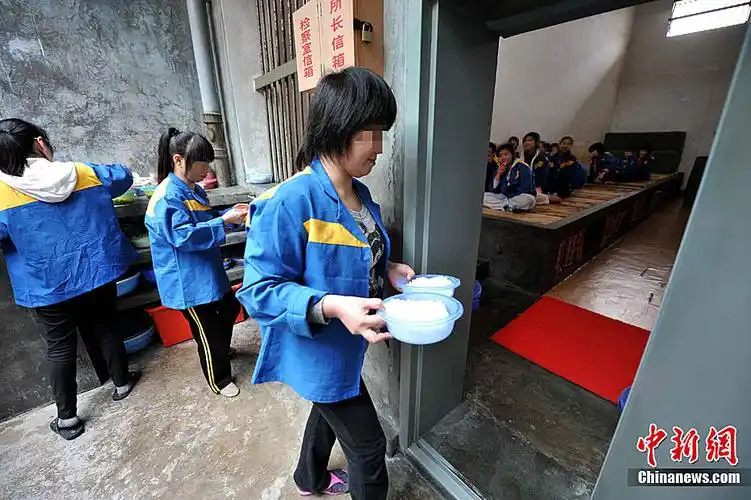 3月21日,记者走进福州市第二看守所女子监区,拍摄了一组花季少女的监