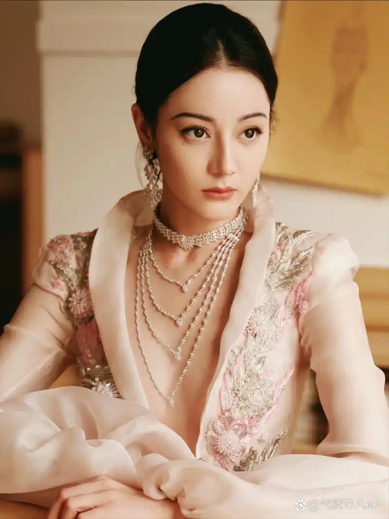 迪丽热巴的写真皇冠,让我彻底沉醉!
