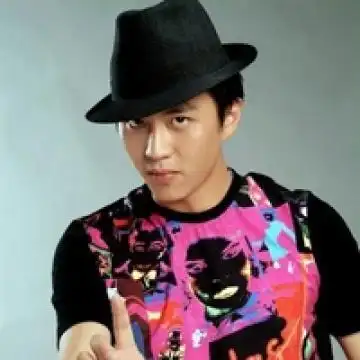 帅气型男邓超,男生头像图片-回车桌面