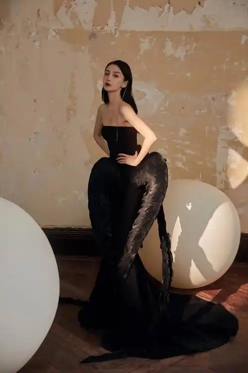 angelababy暗夜天使3d翅膀造型,宛如高贵的黑天鹅_礼服_的设计_气质