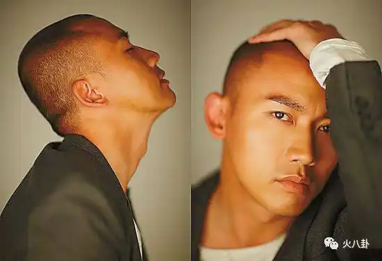 黄晓明的脸部线条也比较硬朗,所以光头造型比较有反差,更能凸显他的