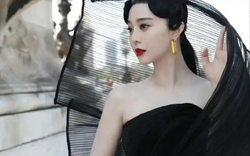 范冰冰巴黎时装周第五套 gaurav gupta 2023 春夏高定