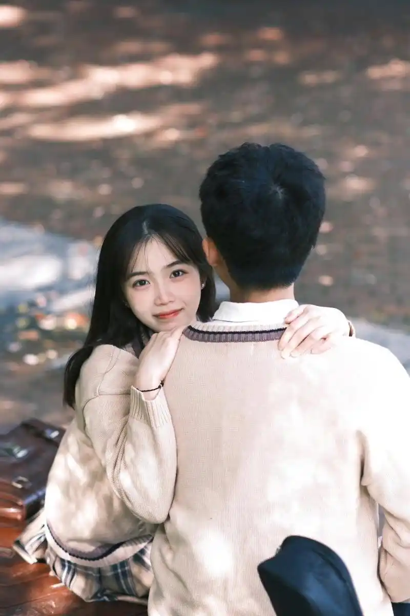 一组情侣客片 两个人的相处好甜 	 #武汉约拍# #拍照姿势不重样