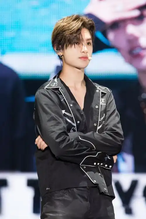 [消息]巡回演唱会现场图片来袭 justin与粉丝共度香港之夜