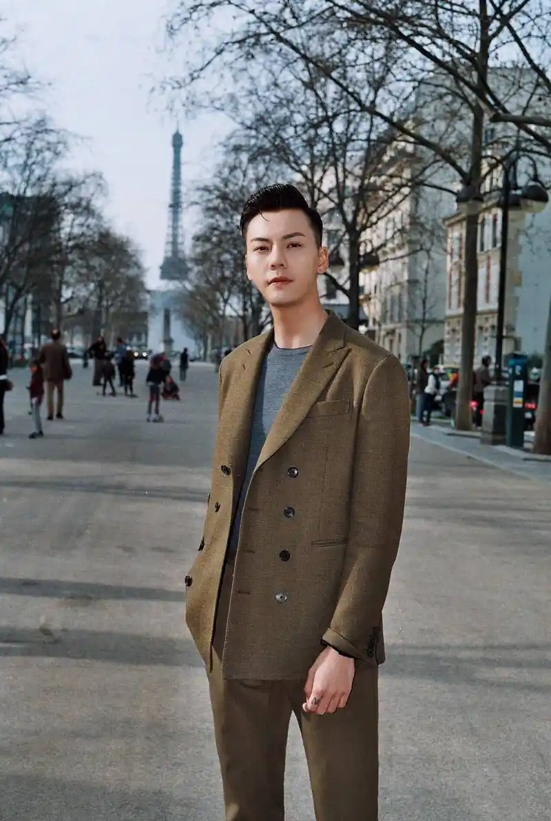 陈伟霆完美诠释黑色皮衣外套,长腿型男就该这样穿