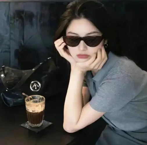 酷拽高冷女生头像