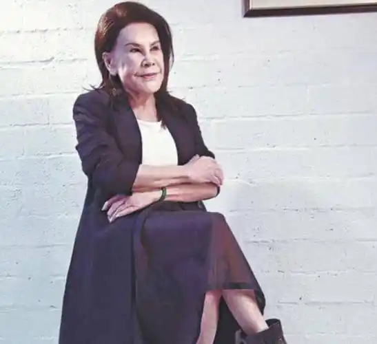 长相奇丑的黄夏蕙,86岁被老伴宠成公主,81岁花百万为