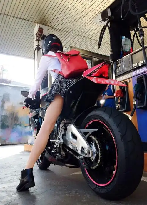 机女骑士王晨飘 难得性感换上衣美自拍30p|重机|王晨|杜卡迪_新浪新闻