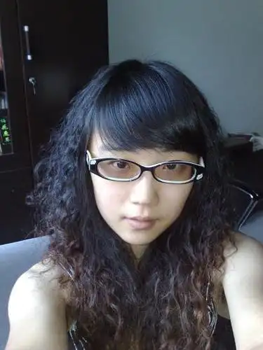 有关适合戴眼镜的短发