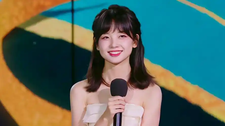 p>王冰冰,1990年出生于吉林省长春市,中国内地记者,主持人, span