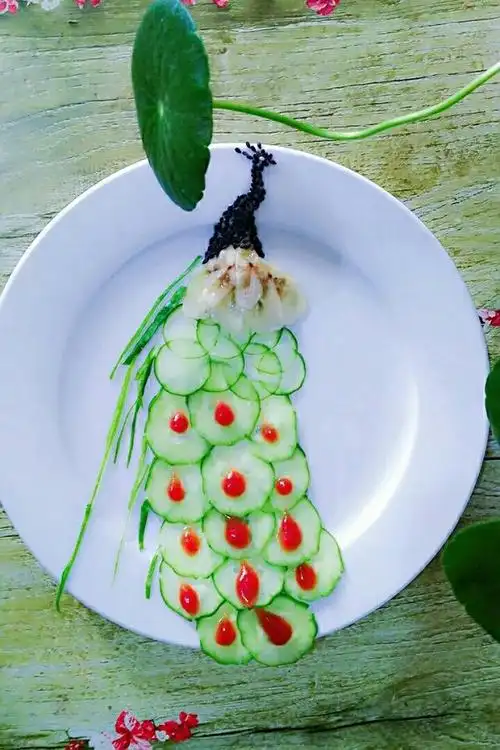 手机用户6782_lt4f做的蔬菜拼盘盘饰摆盘(孔雀)