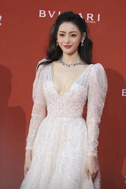 张天爱 活动生图__财经头条