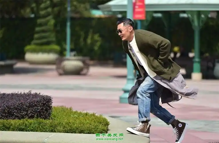 余文乐背头发型图片 另类背头发型就要这样扎