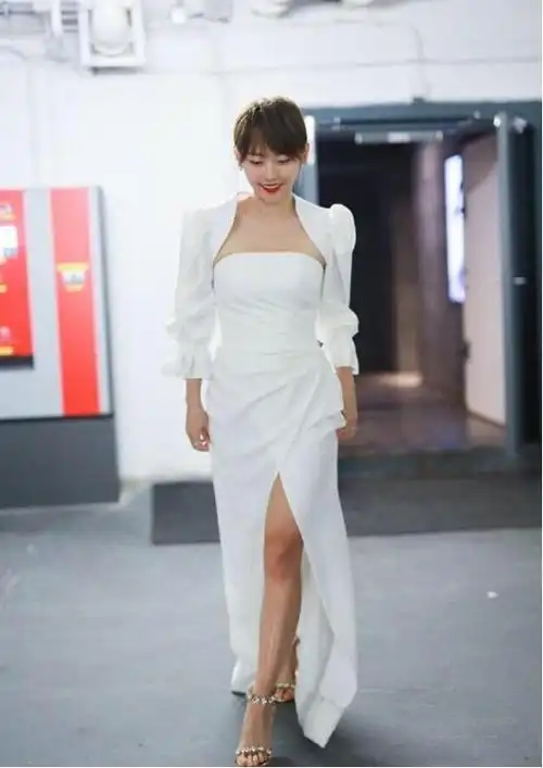 张嘉倪真是矮个子穿搭模板,虽然没有超模腿,却有一种198既视感