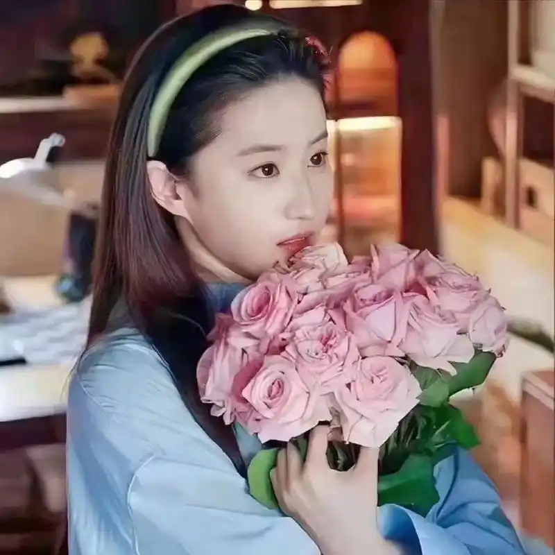 网友说用刘亦菲头像会带来好运  成年人的世界,心里兵荒马乱 - 抖音