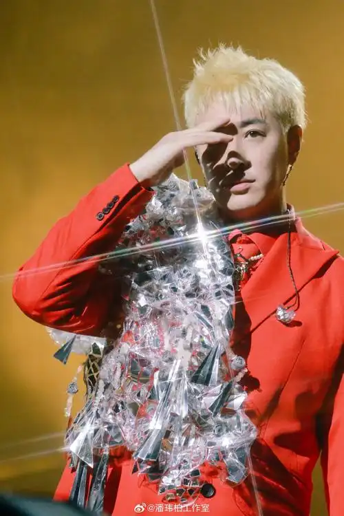 潘玮柏超话7315#潘玮柏狂爱巡回演唱会#肆意尖叫,彩带飘扬,心动值