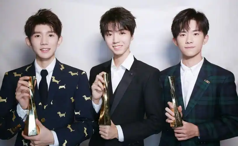 tfboys 王俊凯 王源 易烊千玺 微博之夜 微博年度正能量偶像 2018-1