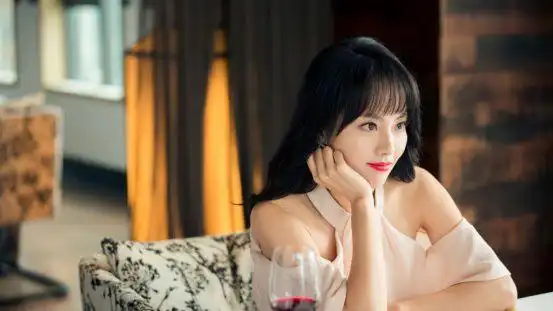 她是杜淳前女友却惨遭劈腿如今嫁王思聪哥们成阔太被宠成公主