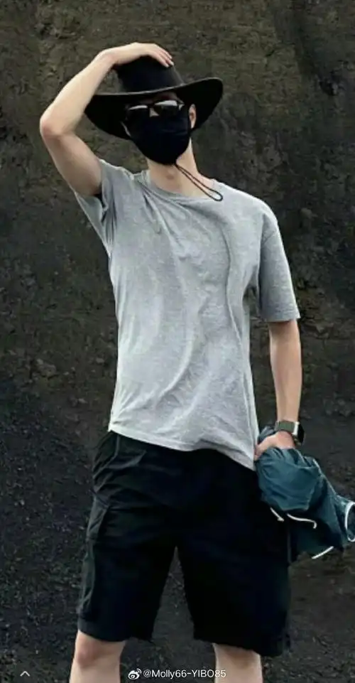 露胳膊露腿不露脸,露脸露胳膊腿是过年#王一博牛仔帽##王一博