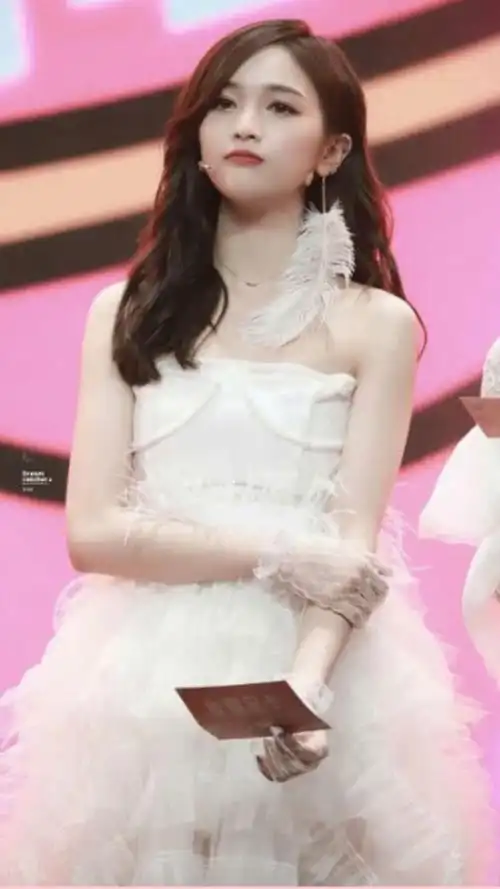 女朋友@火箭少女101-吴宣仪 吴宣仪以后,我们,永远@ninepercent朱正廷