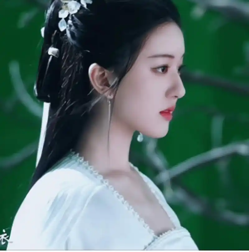 素衣造型的赵露思,仙气飘飘的,美极了#赵露思