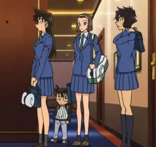 柯南你就老实说,是为了看女高中生的裙底所以吞了两颗药对吧?