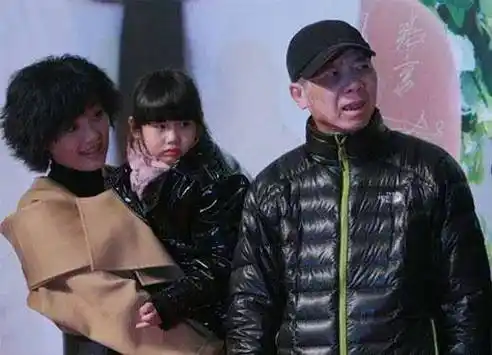 冯巩捧红冯小刚,促成他姻缘却连遭背叛,他的做法最动人心_贾玲_孩子