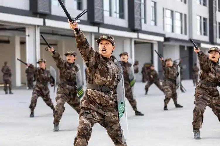 看战略支援部队某部女兵的别样风采