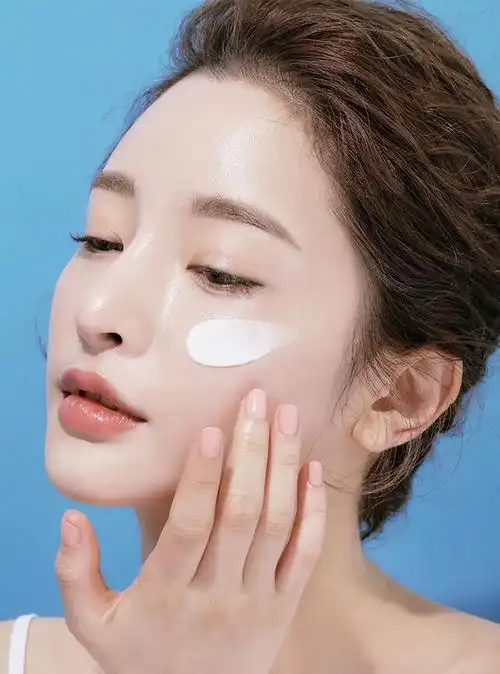 《水初语莹莹护肤课堂》拥有这3点,干敏痘也能变「素颜女神」!