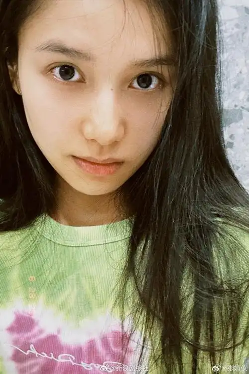 鞠婧祎许佳琪孔雪儿今日营业照对我眼睛很友好