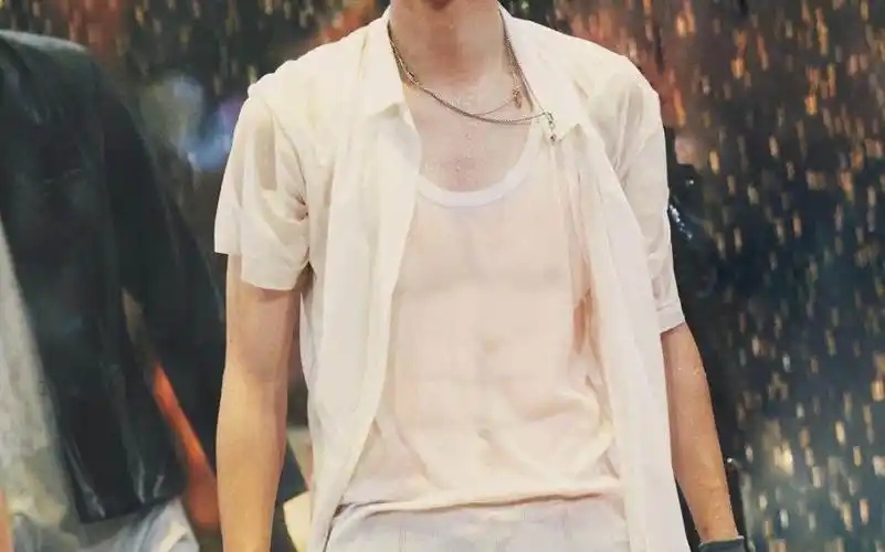 【王一博】一分钟的连续胸震|这就是街舞水舞台_哔哩哔哩_bilibili