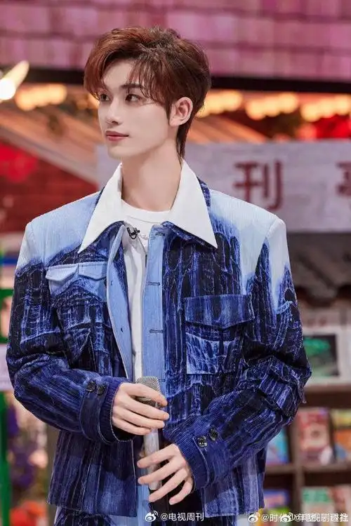 弟弟丁程鑫有着积极向上的心态和不断进取的精神