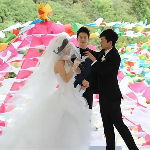 张杰和谢娜结婚12年,从刚开始的不被看好到现在的幸福美满