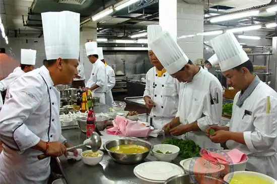 厨房中关键岗位的工作职责大全·中华名吃学院_厨师菜谱_小吃创业技术