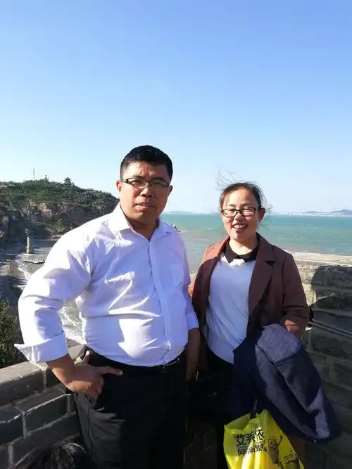 蓬莱阁夫妻二人合影留念