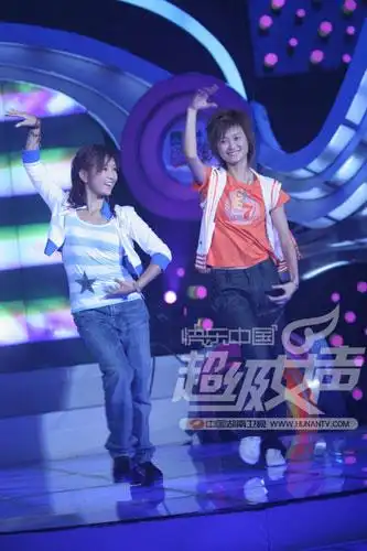 30"2005蒙牛酸酸乳超级女声"年度总决选第五场6进5火热开唱