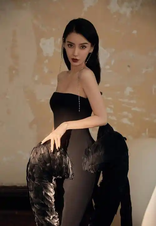 angelababy杨颖微博夜双现身,梦幻公主和夜天使一起出镜