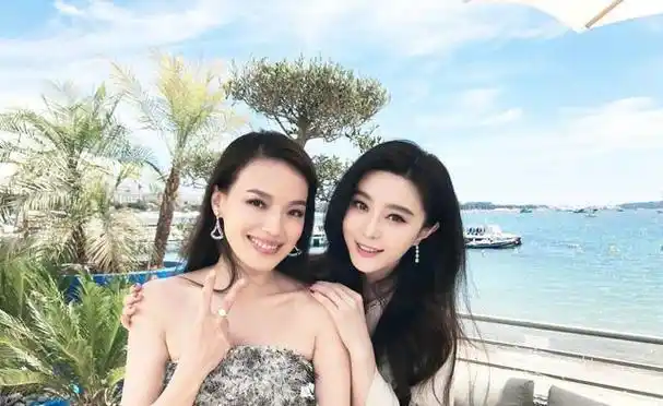 范冰冰和舒淇的合照,二人都是那么的迷人优雅范冰冰和邓超的合影,二人