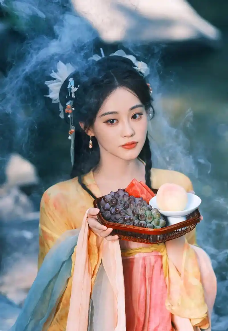 祝绪丹古风造型写真 如清水芙蓉般明媚淡雅.