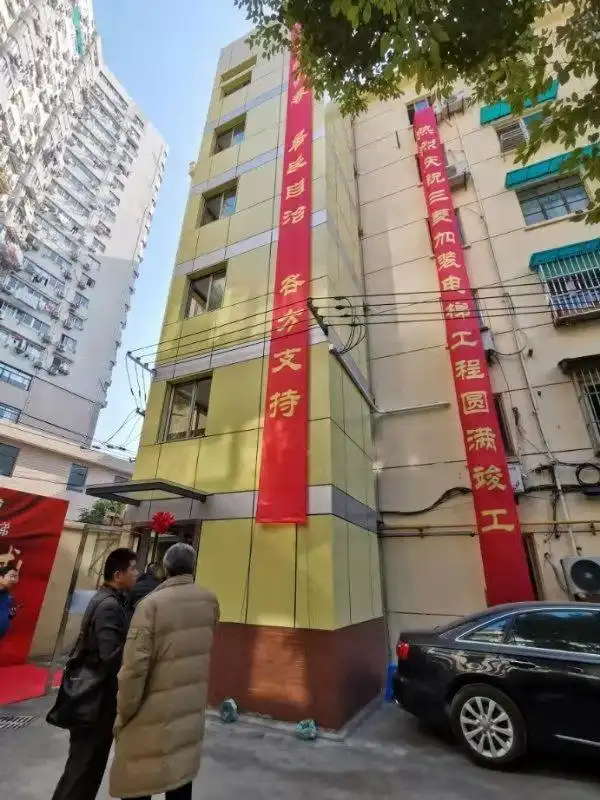 康定路1299弄21号楼内有60岁以上居民14人,80岁以上4人,其中年龄最大