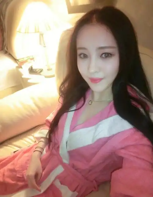 组图北体校花蜂腰翘臀秀一字马柔韧度惊人