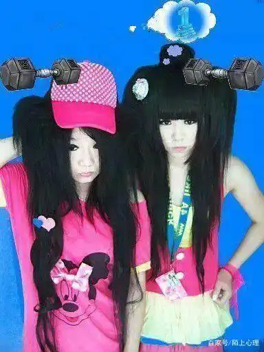 14岁的杀马特女生,俏皮可爱,如今她们还漂亮吗