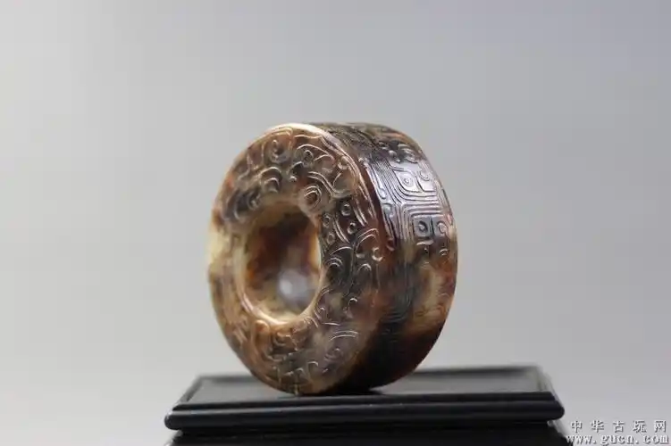 商周和田玉/凝脂玉籽料三色沁玉龙面纹玉琮高古玉/老玉油润包浆