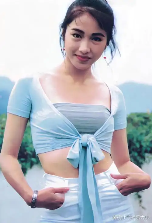 明星# #养眼美女# 香港影视明星黎姿怀旧照,黎姿这个天然美女,曾臼乔