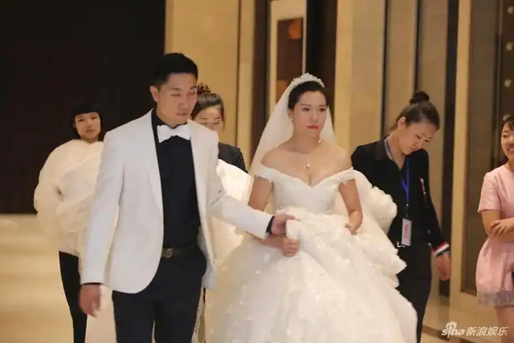 婚礼现场巨星云集,马龙丁宁刘诗雯领着众多现役世界冠军出席