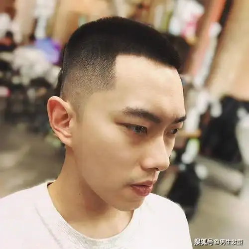 发型不要只会"两边铲"了,理发师建议这样剪,清爽帅气特别有型_男生
