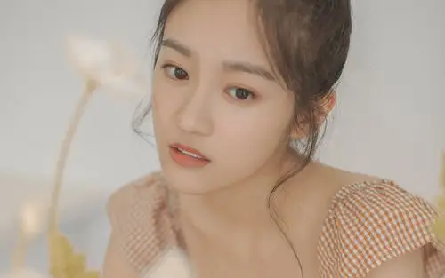 汤梦佳甜美迷人写真桌面壁纸