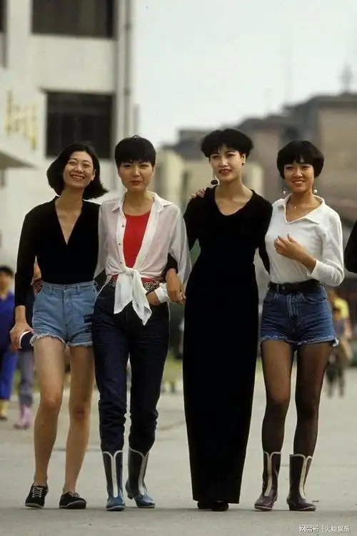 罕见的90年代中韩街头潮人街拍一点都不比现在土