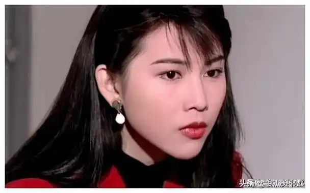 蔡少芬独自带孩子出游3个孩子长相一个小蔡少芬两个小张晋