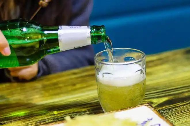 喜欢喝酒的人哪一个不是从啤酒喝到白酒